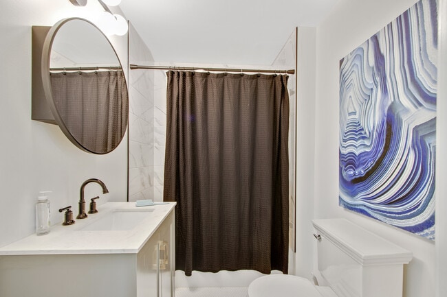 Building Photo - 34 Livingston St