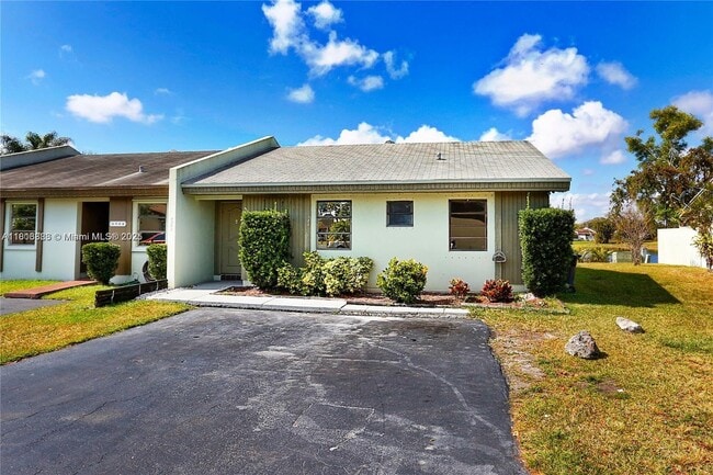 Primary Photo - 4902 SW 138th Ave
