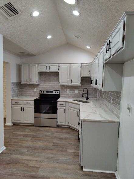 Building Photo - 2833 Monet Pl