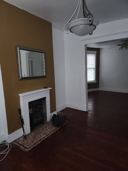 Building Photo - 6352 S Rhodes Ave