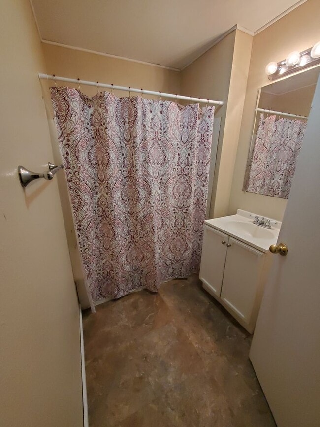 Building Photo - 3 Bedroom with open living room/kitchen/dining area, all on one floor including laundry!