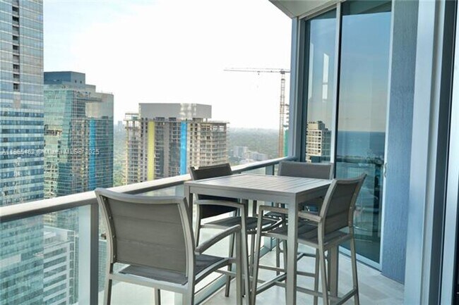 Building Photo - 1300 Brickell Bay Dr