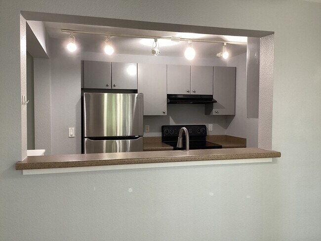 Building Photo - Welcome Home to Comfort & Convenience in E...