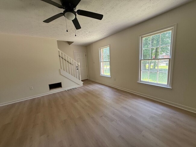 Building Photo - 208 Highland Park Dr