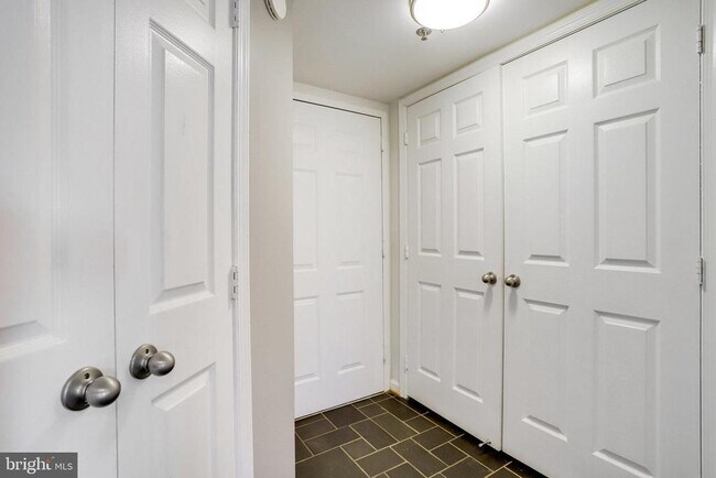 Building Photo - 545 E Braddock Rd