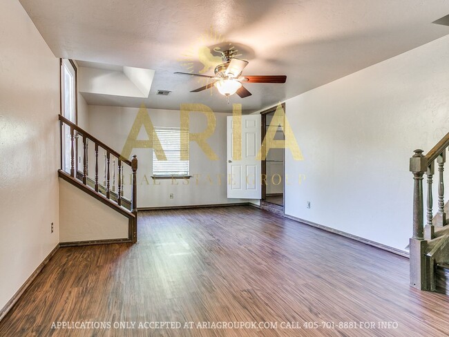 Building Photo - MOVE IN SPECIAL! Unique 4 Bed/2.5 Bath Two...