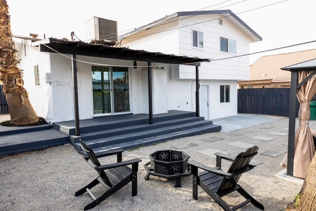 Building Photo - 53130 Avenida Mendoza