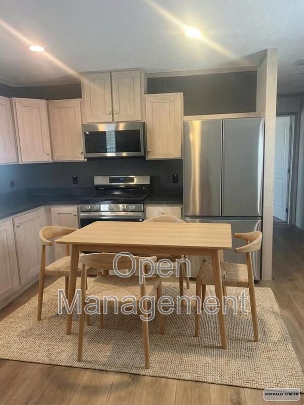 Building Photo - 825 1st Ave E