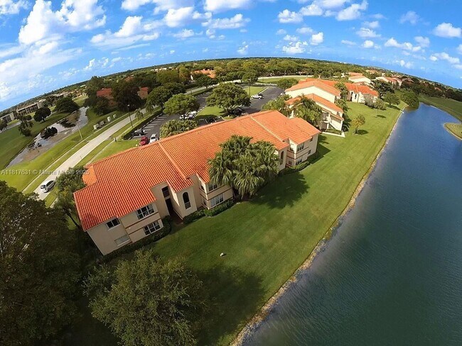 Building Photo - 3380 Pinewalk Dr N