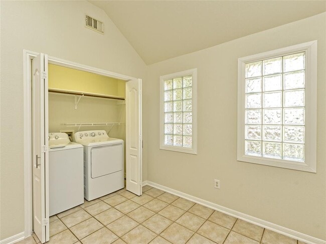 Building Photo - 11 Troon Dr