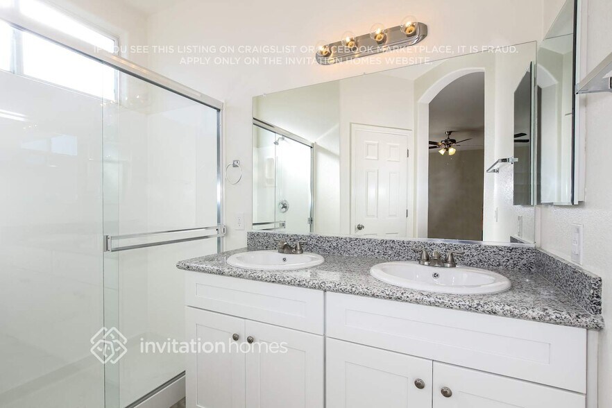 Building Photo - 12371 W Sherman St