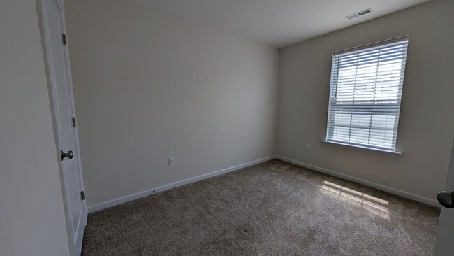 Building Photo - Nearly New 3-Bedroom Townhome in Hanover