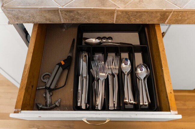 Building Photo - 12 Harris Ave