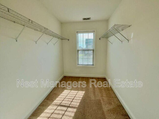 Building Photo - 2108 Ingate St