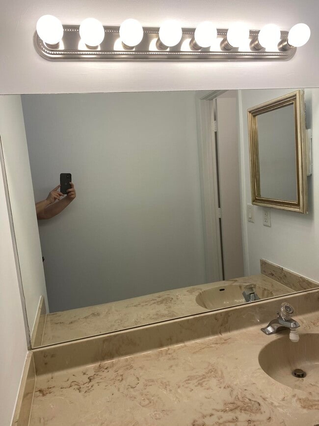 Building Photo - 3961 Cocoplum Cir