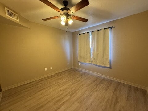 Building Photo - Downstairs 2 bed 1 bath with yard near Silver Creek, $975