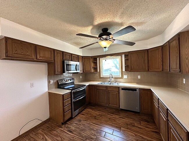 Building Photo - 8541 E Mount Vernon St