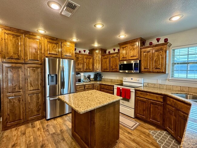 Building Photo - 3313 Northglen Dr