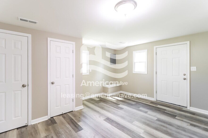 Building Photo - 8107 Janis St