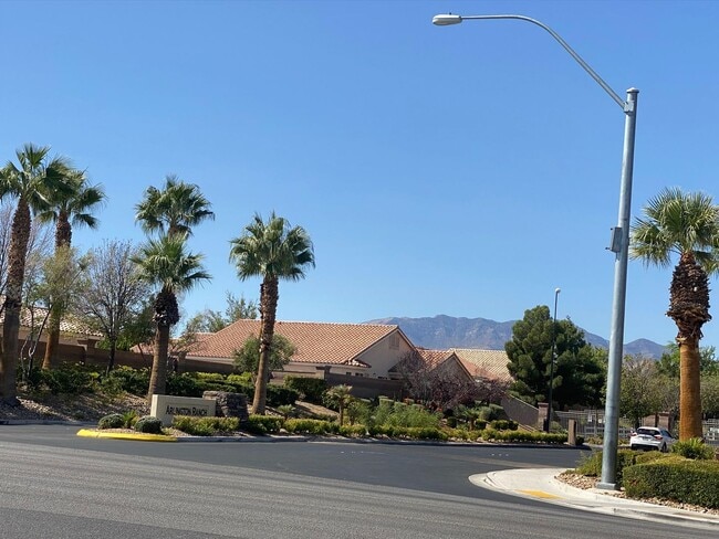 Building Photo - Remarkable totally renovated 2bed 2bath townhome is SW Las Vegas