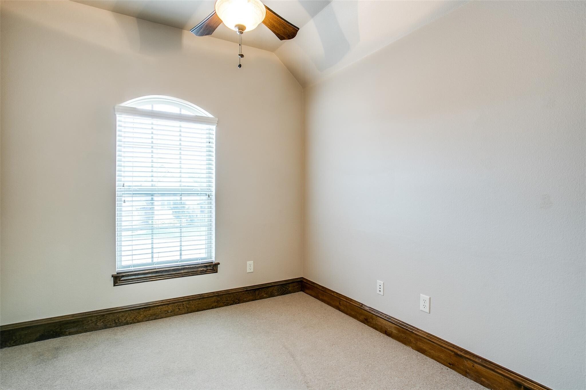 Building Photo - 1805 Castle Ct