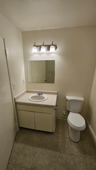 Building Photo - 429 S Backer Ave