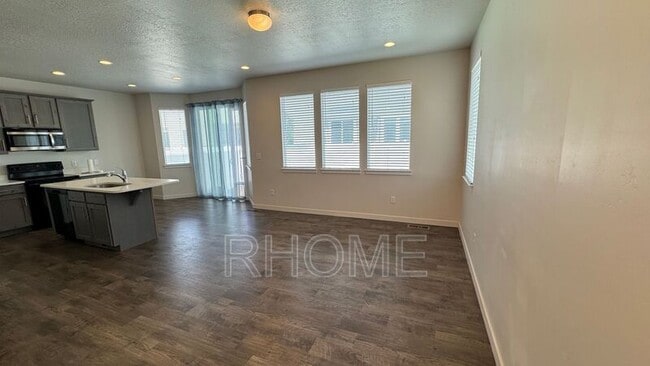 Building Photo - 164 N 450 W St