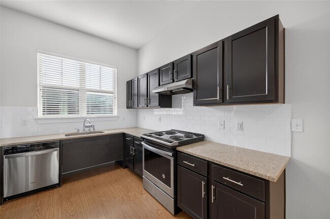 Building Photo - 2400 Louis Henna Blvd