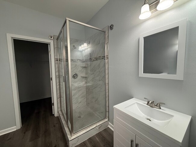 Building Photo - 1725 Holton St