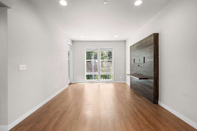 Building Photo - 13717 Admiralty Way