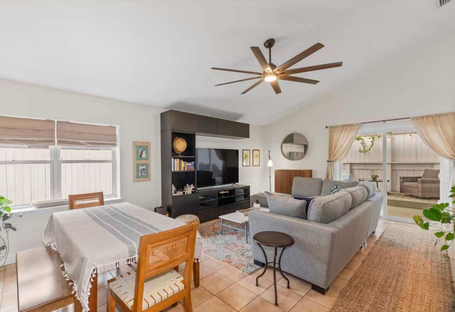 Building Photo - 1826 Castile St