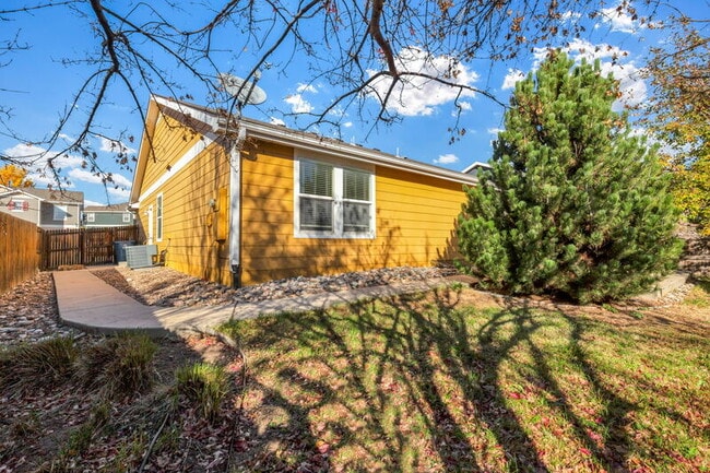 Building Photo - 857 Stagecoach Dr