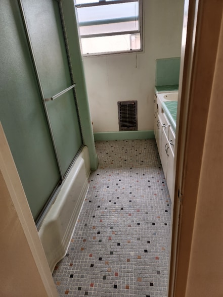 Building Photo - 7150 W 85th St