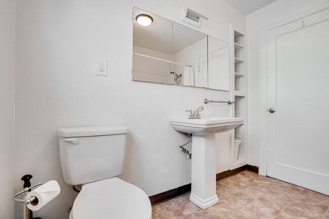 Building Photo - 3221210