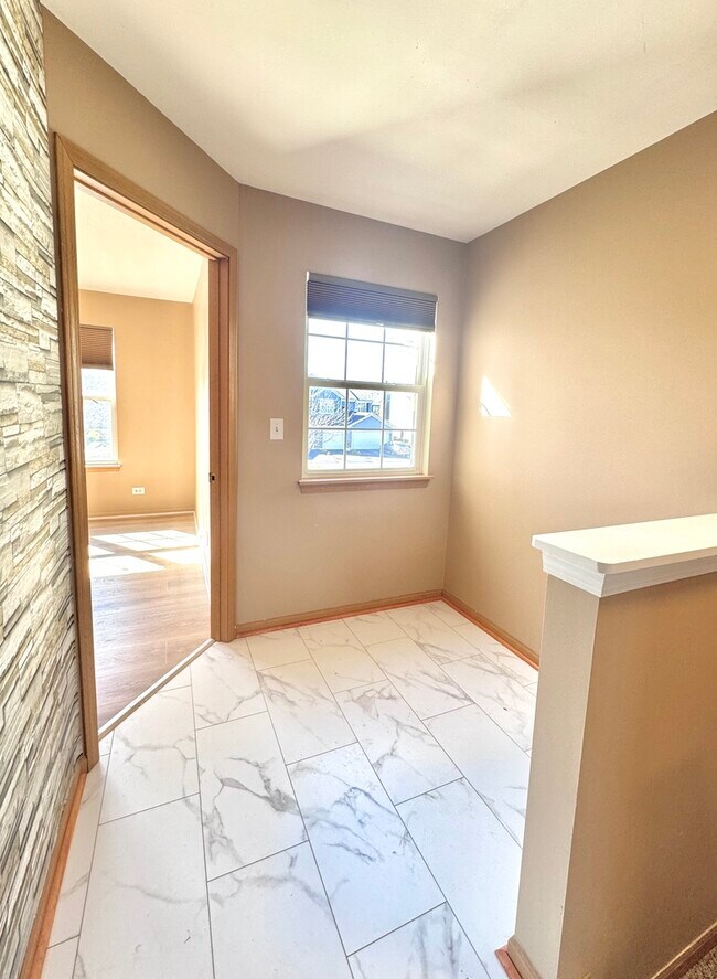 Building Photo - 812 Genesee Dr