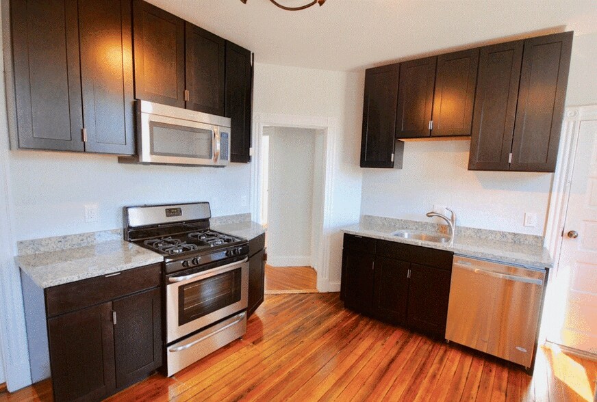 Building Photo - 15 Cawfield St