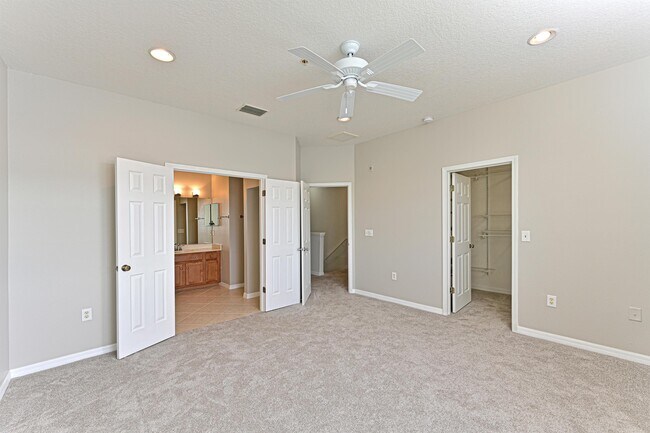 Building Photo - 3566 Parkridge Cir