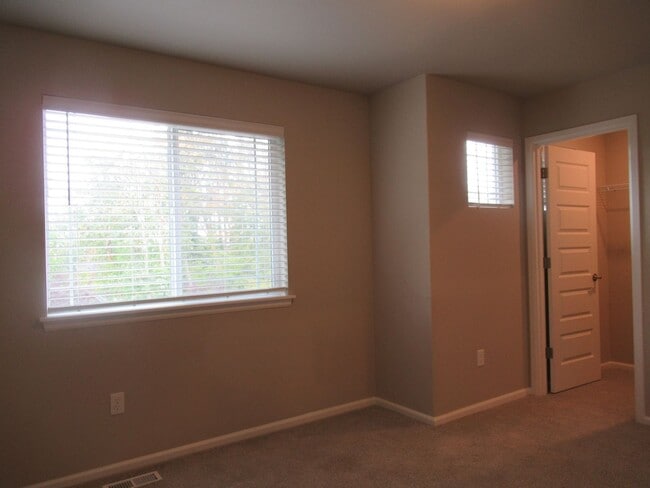 Building Photo - Light and bright 4 bedroom, 2.5 bath home in Covington's Maple Hills community