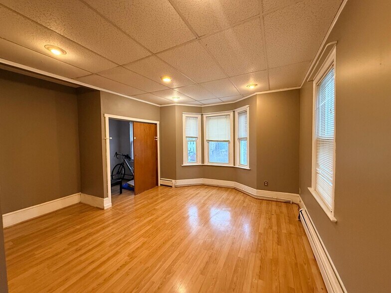 Building Photo - 741 Somerville Ave