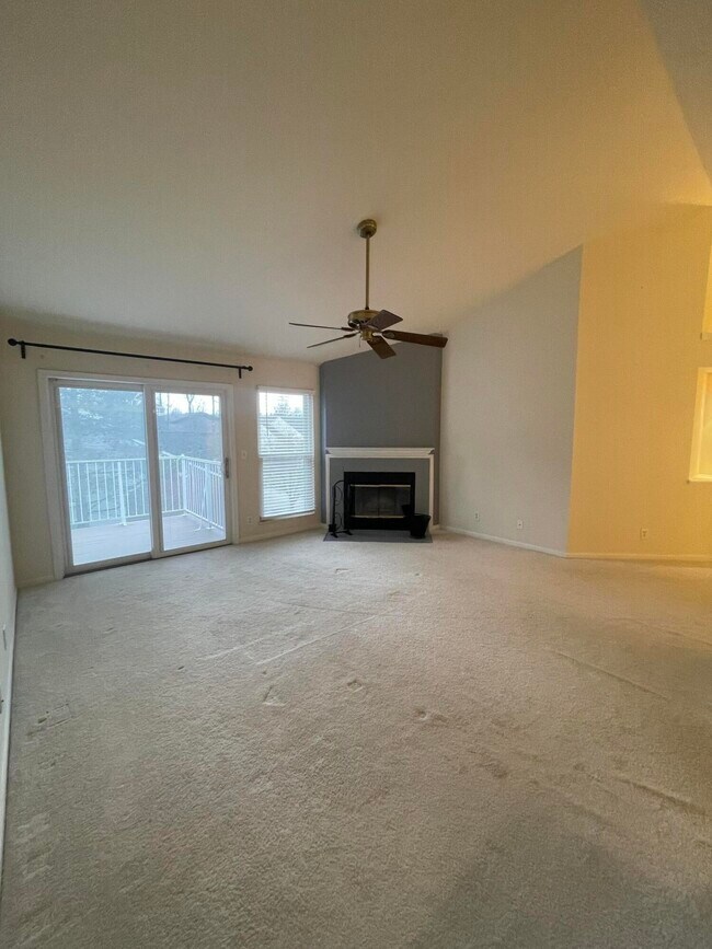 Building Photo - 2460 Fountain Pl