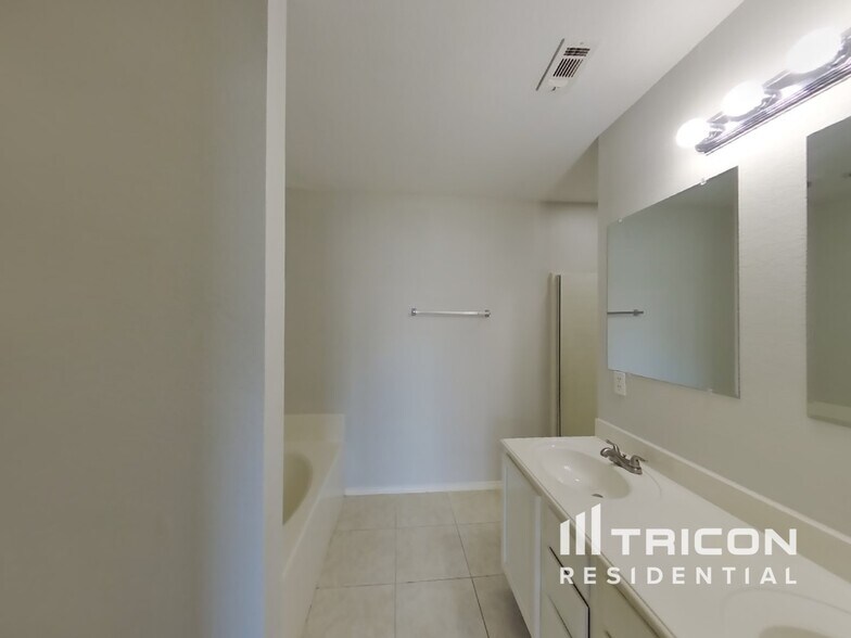 Building Photo - 102 Drycreek Dr