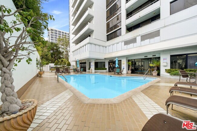 Building Photo - 10660 Wilshire Blvd