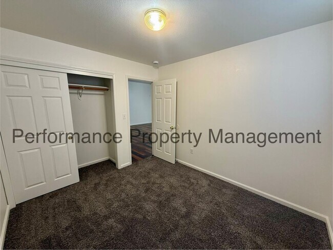 Building Photo - Stunning 5 Bed/2 Bath NW Bakersfield Home w/ $0 Deposit Option