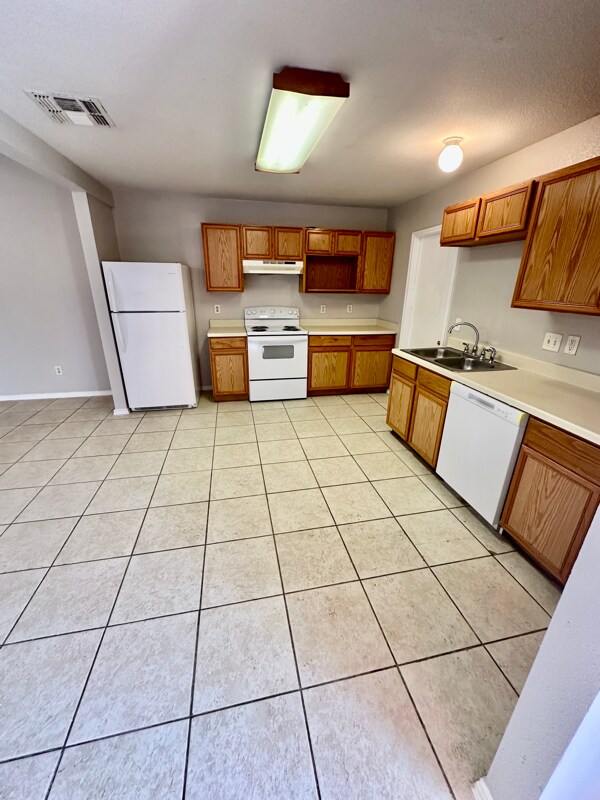 Building Photo - 13133 Independence Ave