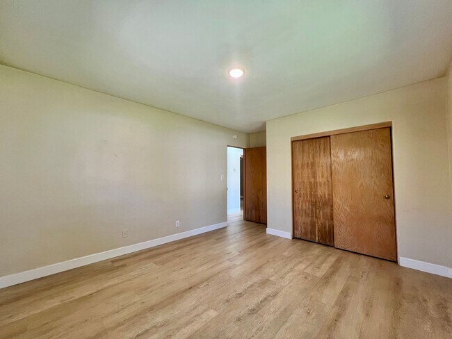Building Photo - Beautiful 4-Bed, 2-Bath Single-Family Home!
