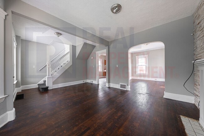 Building Photo - Charming 4-Bedroom Home on Quiet Street - ...