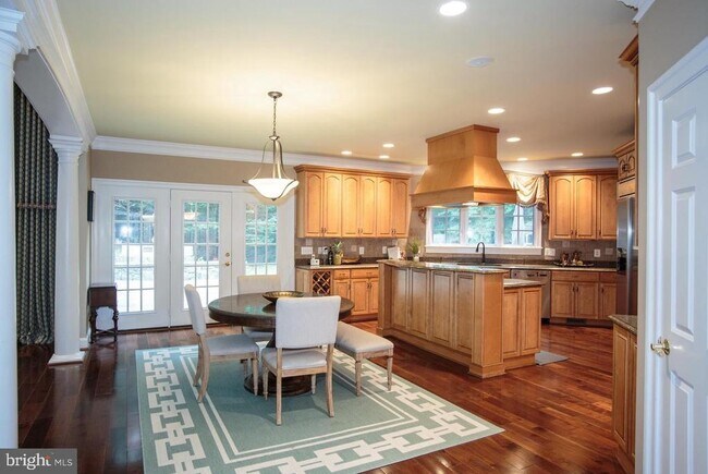 Building Photo - 6125 Old Dominion Dr