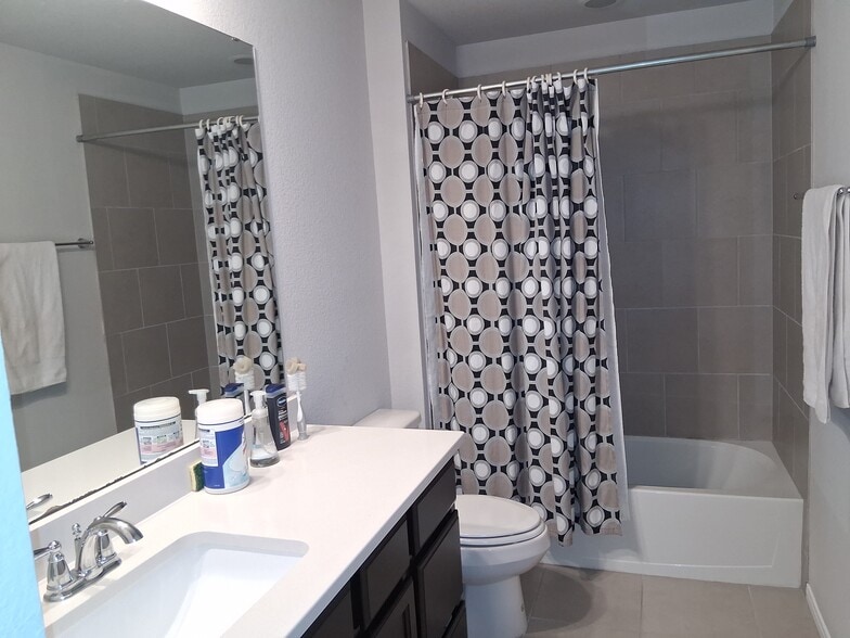 Building Photo - 6307 Southern Cross Dr