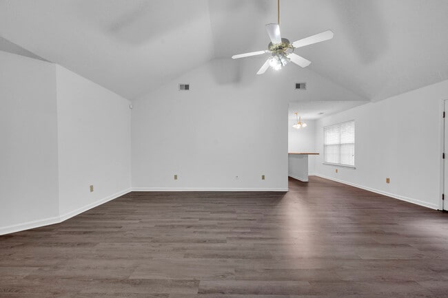 Building Photo - 6745 Lakes Edge Ln
