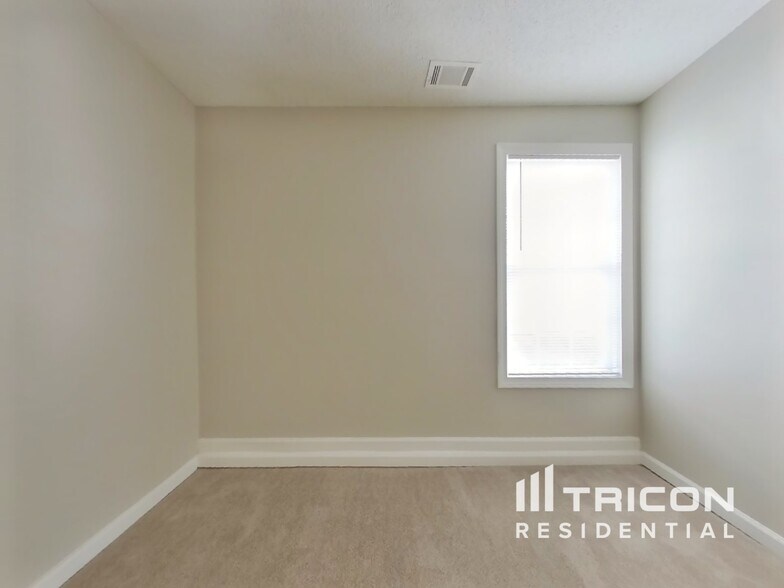 Building Photo - 172 Greystone Cir